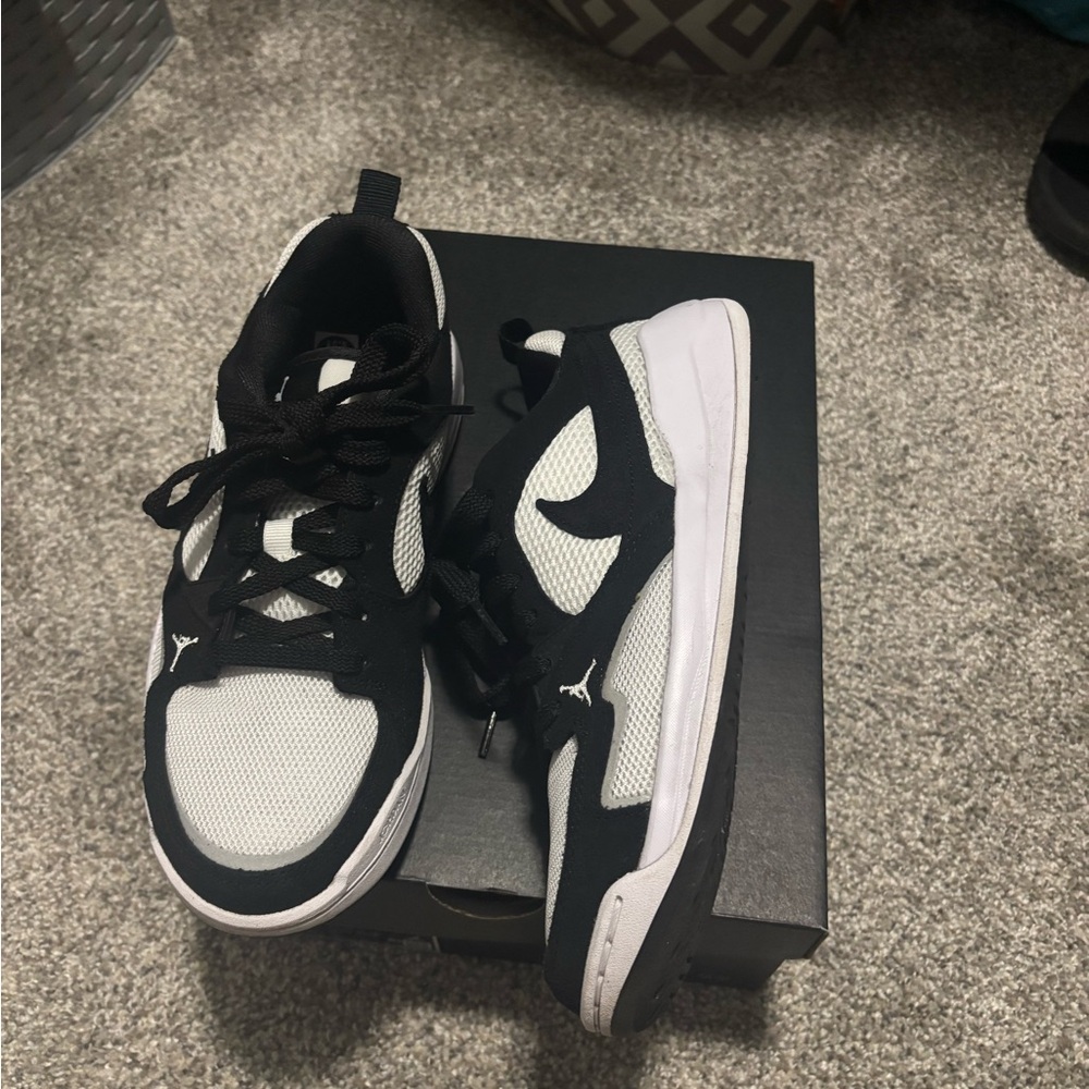 Nike Black and White Athletic Shoes CMFT